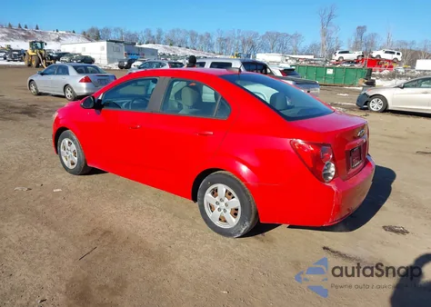 2015 Chevrolet Sonic Ls Auto z USA, uszkodzony, nr VIN 1G1JA5SGXF4104367